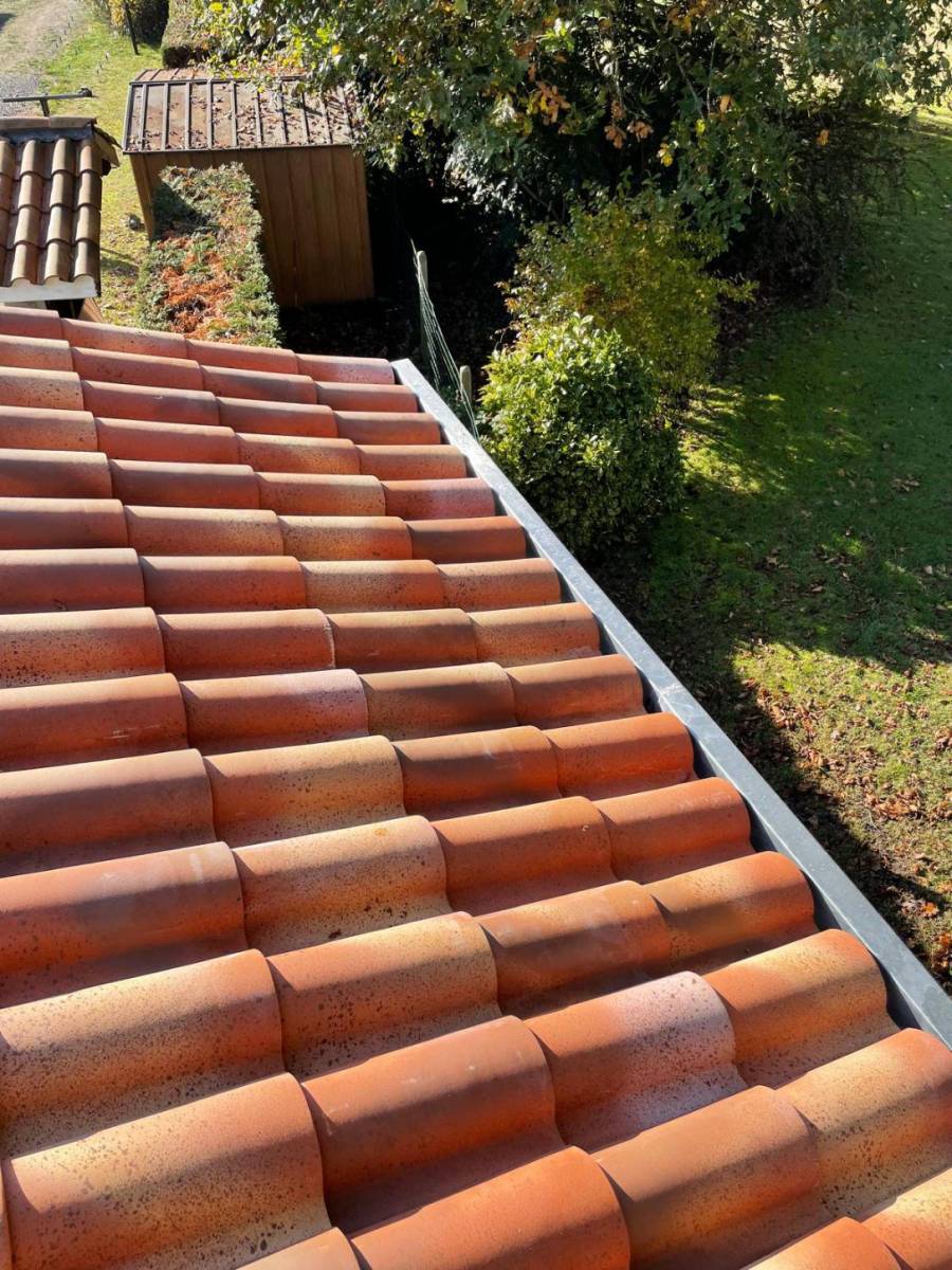 Réparez ou remplacez votre chéneau de toiture avec des experts en travaux de zinguerie 