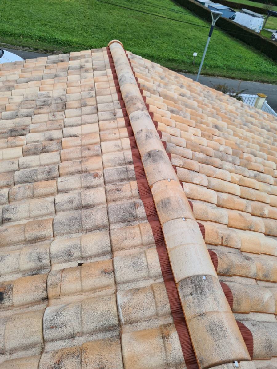 Rénovation de toiture complète avec remplacement des anciennes tuiles au Bouscat